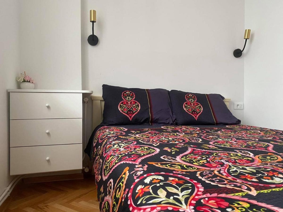 Velvet Apartment Skopje Buitenkant foto