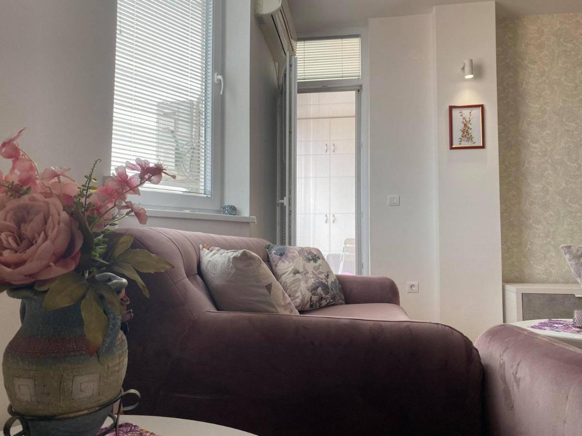 Velvet Apartment Skopje Buitenkant foto